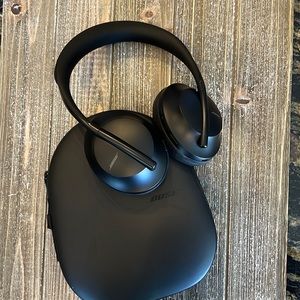Bose Noise Cancelling Over-Ear Bluetooth Wireless Headphones 700